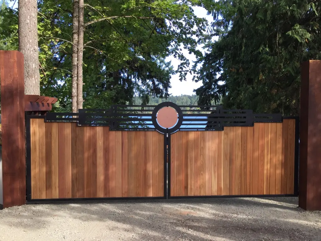 Sliding cedar driveway gate with a steel ring and slatted top